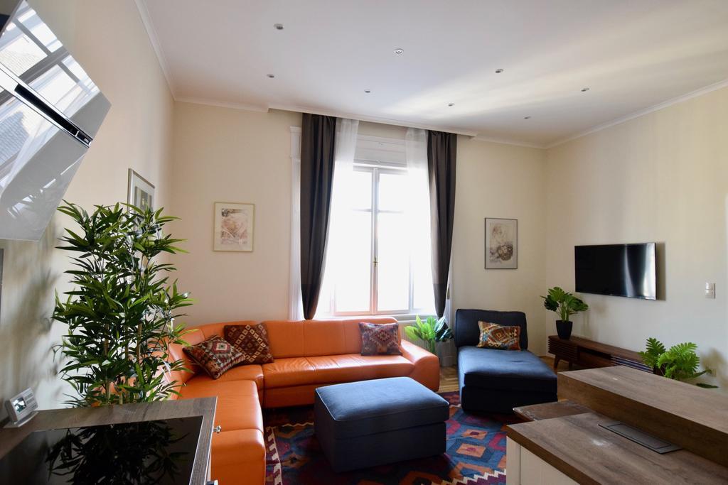 Luxury Apartment By Hi5 - Kiraly Street Suite Budapest Ngoại thất bức ảnh