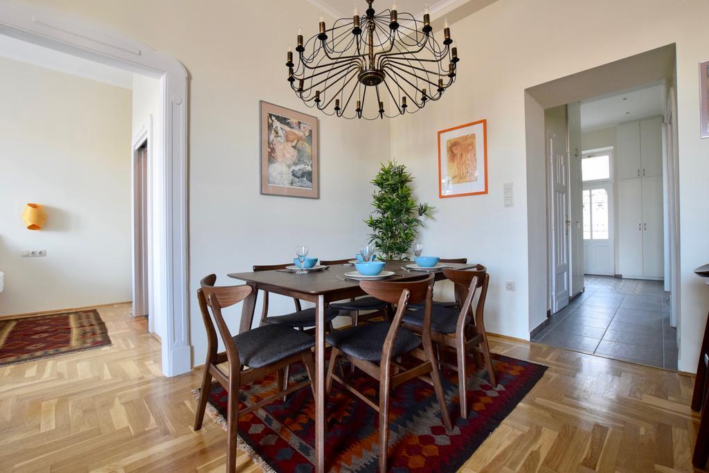Luxury Apartment By Hi5 - Kiraly Street Suite Budapest Ngoại thất bức ảnh