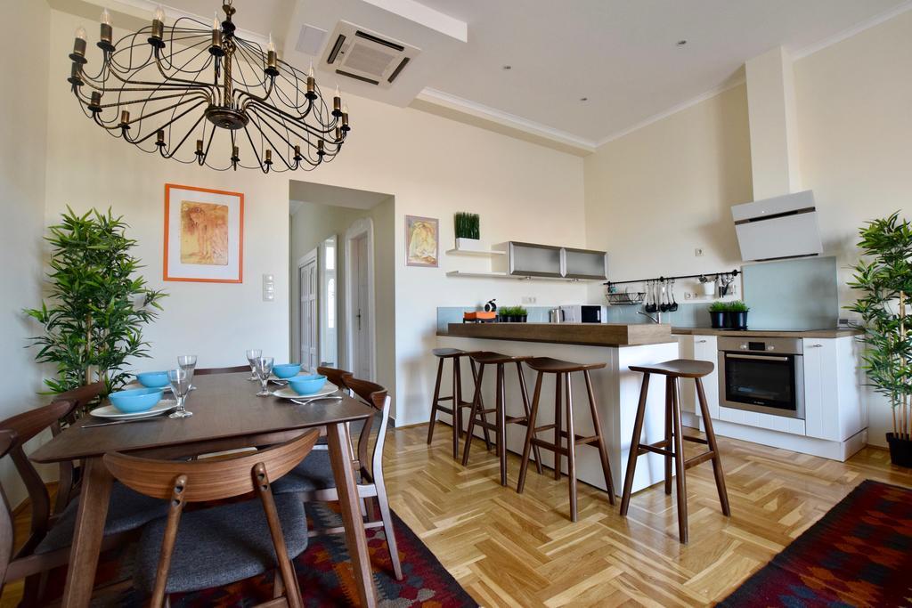 Luxury Apartment By Hi5 - Kiraly Street Suite Budapest Ngoại thất bức ảnh