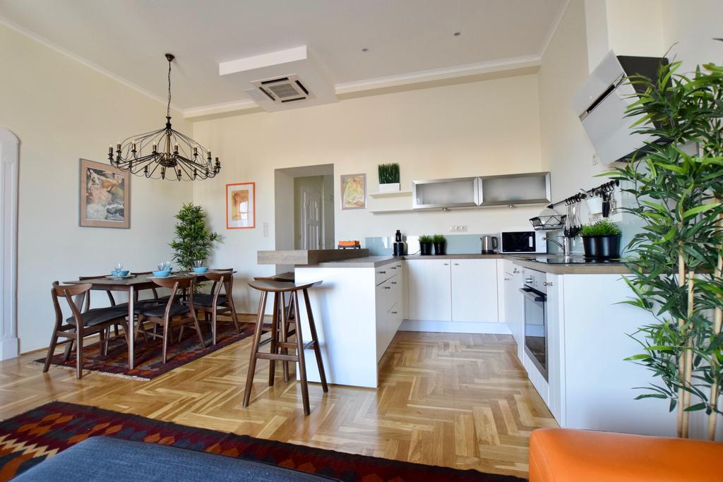 Luxury Apartment By Hi5 - Kiraly Street Suite Budapest Ngoại thất bức ảnh