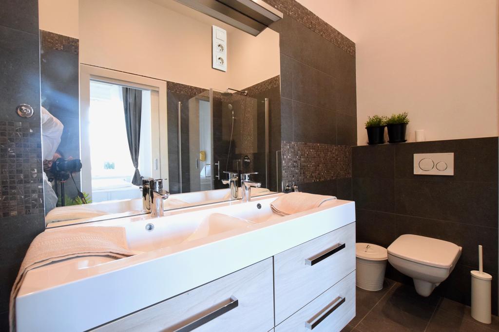 Luxury Apartment By Hi5 - Kiraly Street Suite Budapest Ngoại thất bức ảnh