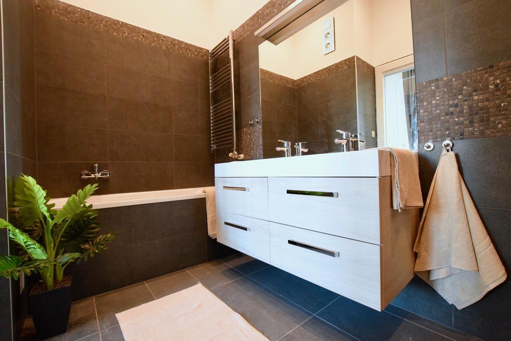 Luxury Apartment By Hi5 - Kiraly Street Suite Budapest Ngoại thất bức ảnh