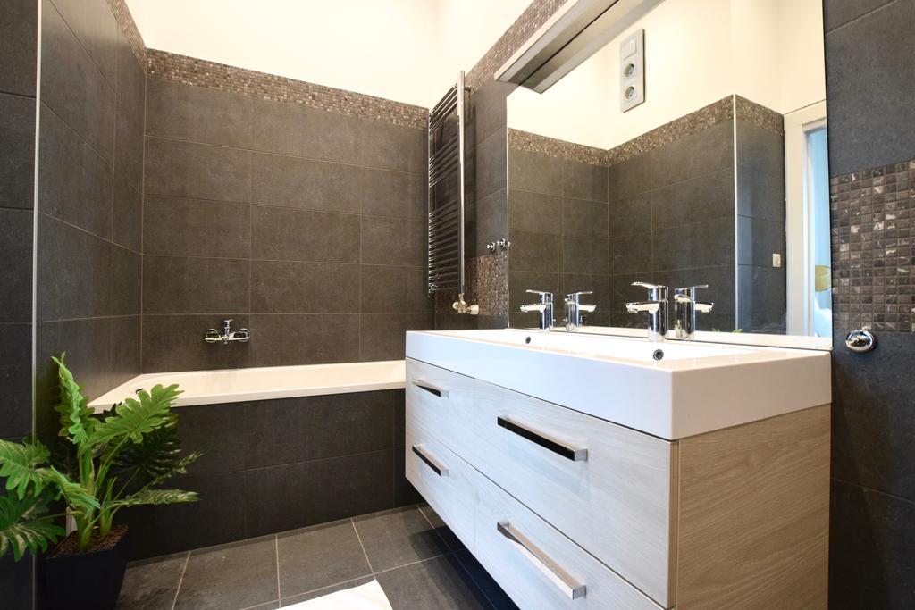 Luxury Apartment By Hi5 - Kiraly Street Suite Budapest Ngoại thất bức ảnh