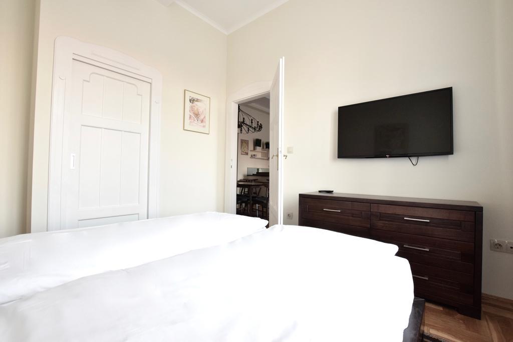 Luxury Apartment By Hi5 - Kiraly Street Suite Budapest Ngoại thất bức ảnh