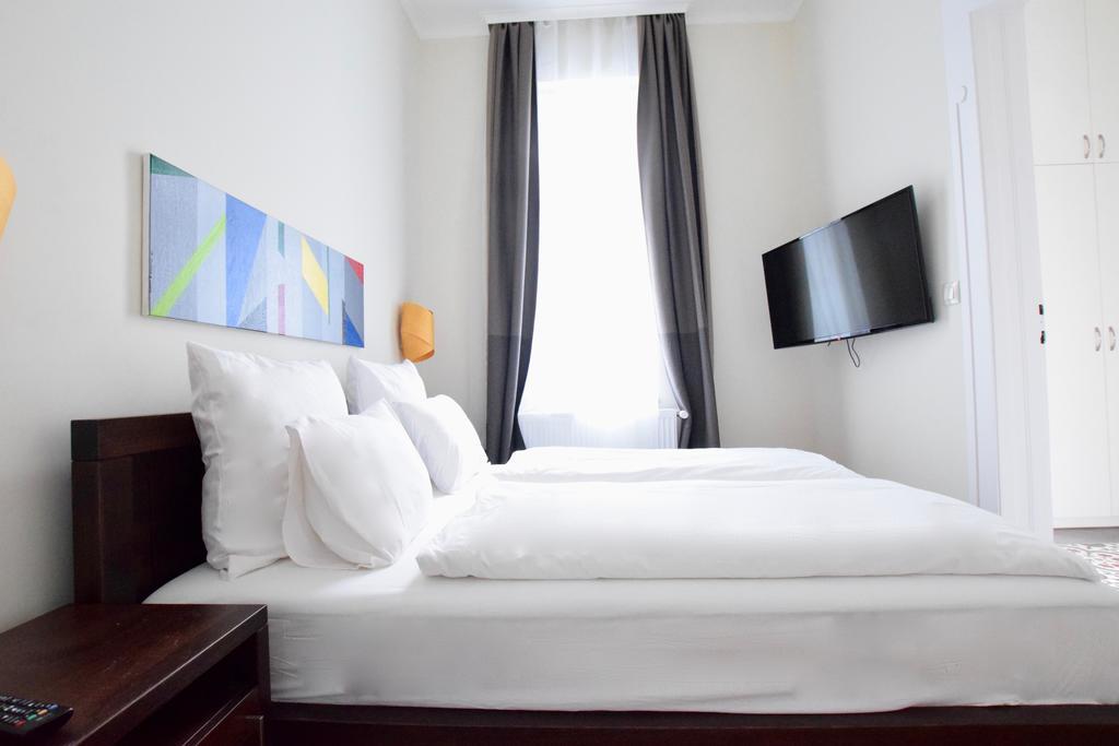 Luxury Apartment By Hi5 - Kiraly Street Suite Budapest Ngoại thất bức ảnh